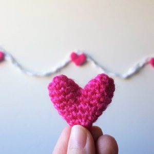 Tiny Heart & Garland Pattern