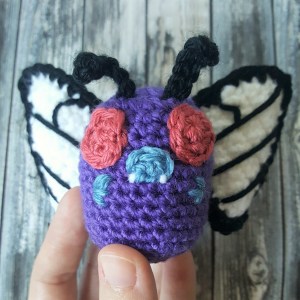 How to Attach Details to Amigurumi